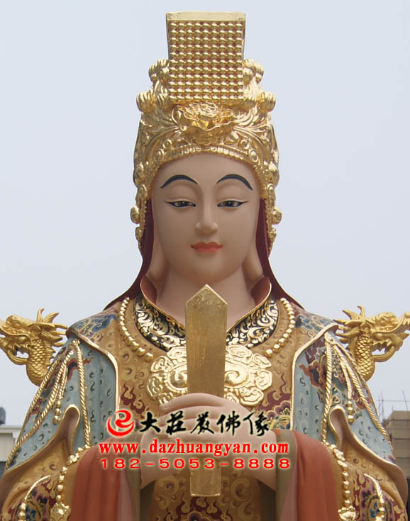 彩绘描金李三娘铜雕塑像特写