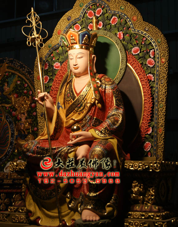 娑婆三圣之地藏菩萨生漆脱胎彩绘佛像侧面照